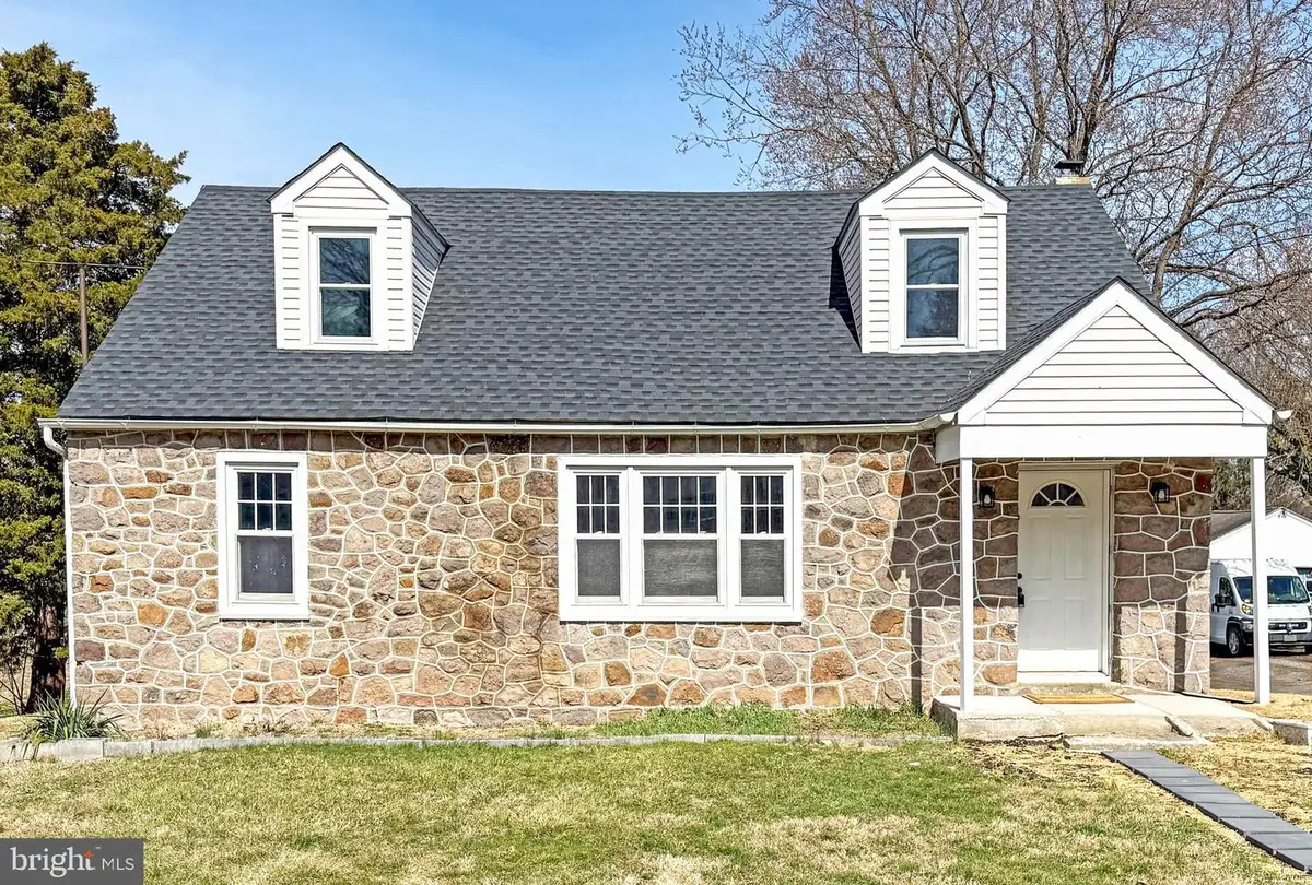 211 Pearl St, Pottstown, PA 19465 - #1