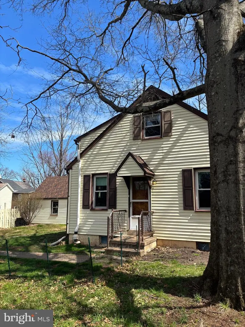 547 Broad St, Spring City, PA 19475 - #2