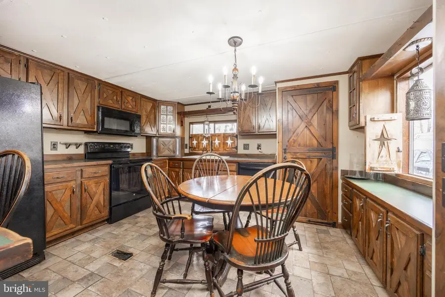 10 Coventry Dr, Spring City, PA 19475 - #2