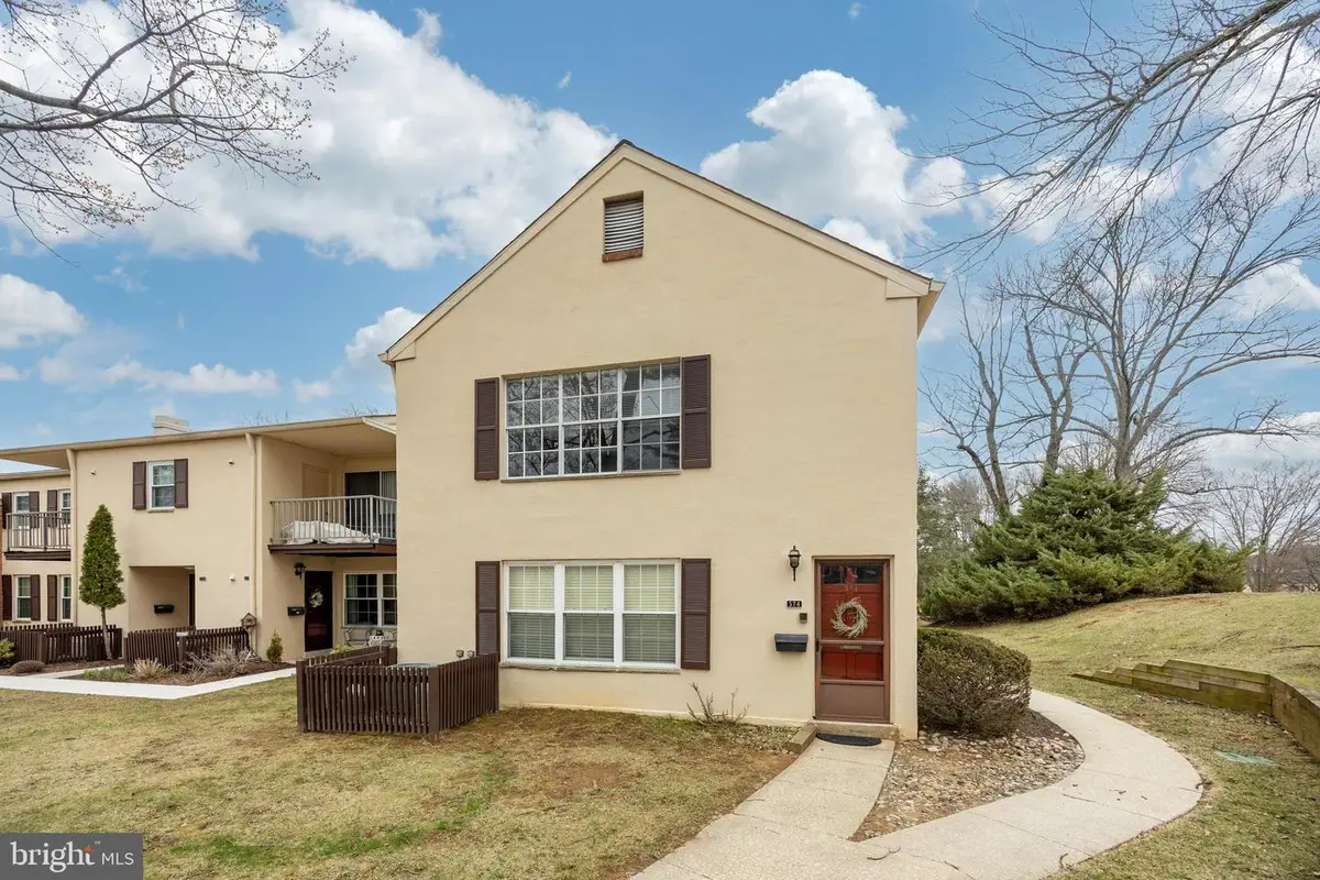 374 Old Forge Xing #374, Devon, PA 19333 - #1