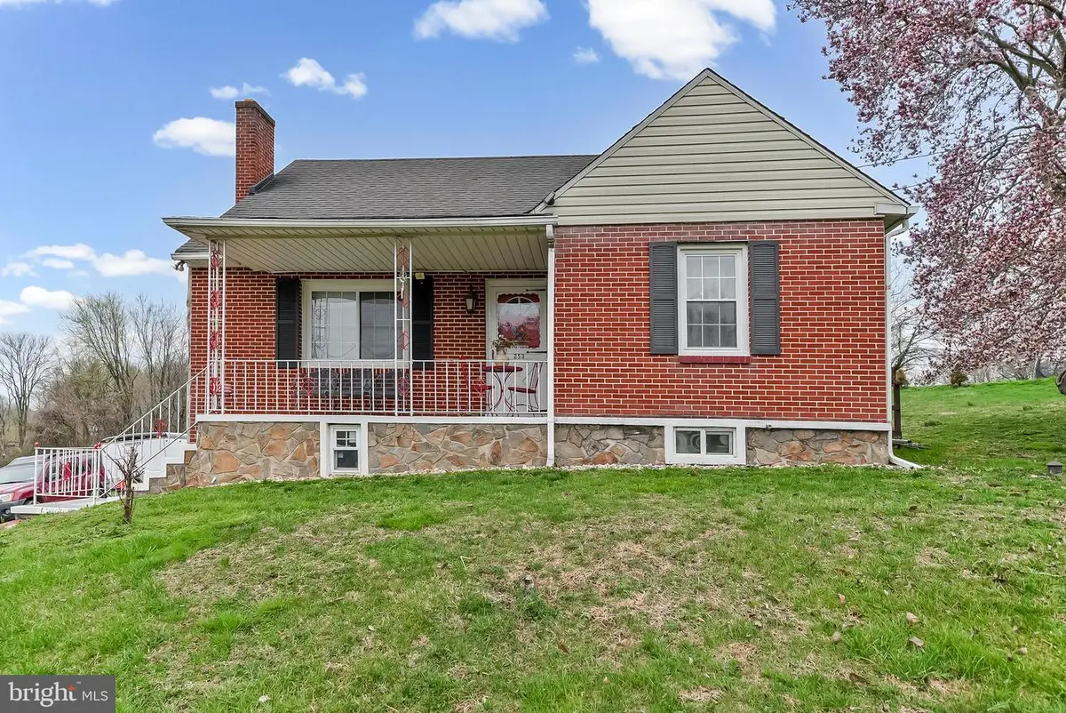 253 N Guernsey Rd, West Grove, PA 19390 - #1