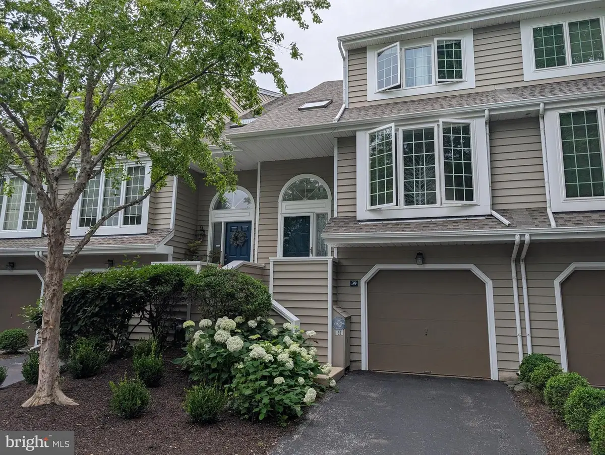 39 Cabot Dr, Chesterbrook, PA 19087 - #1