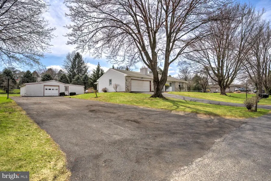 640 Meadow Dr, Honey Brook, PA 19344 - #2