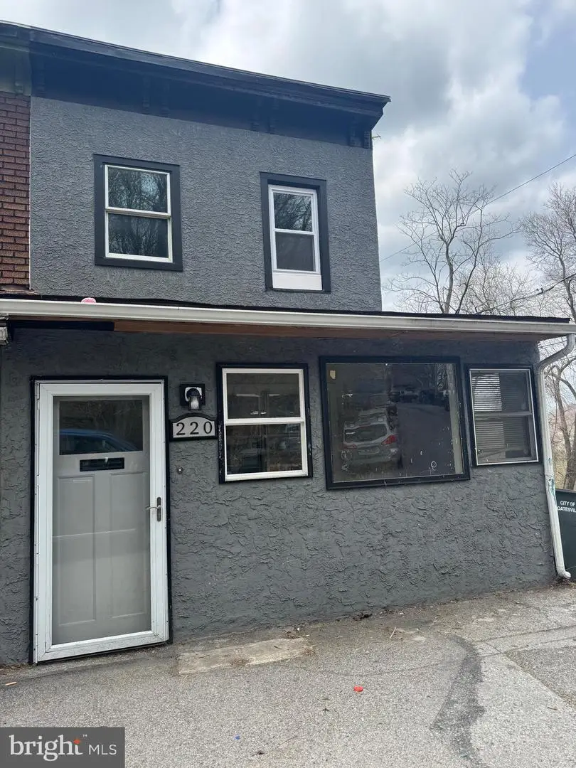220 New St, Coatesville, PA 19320 - #1