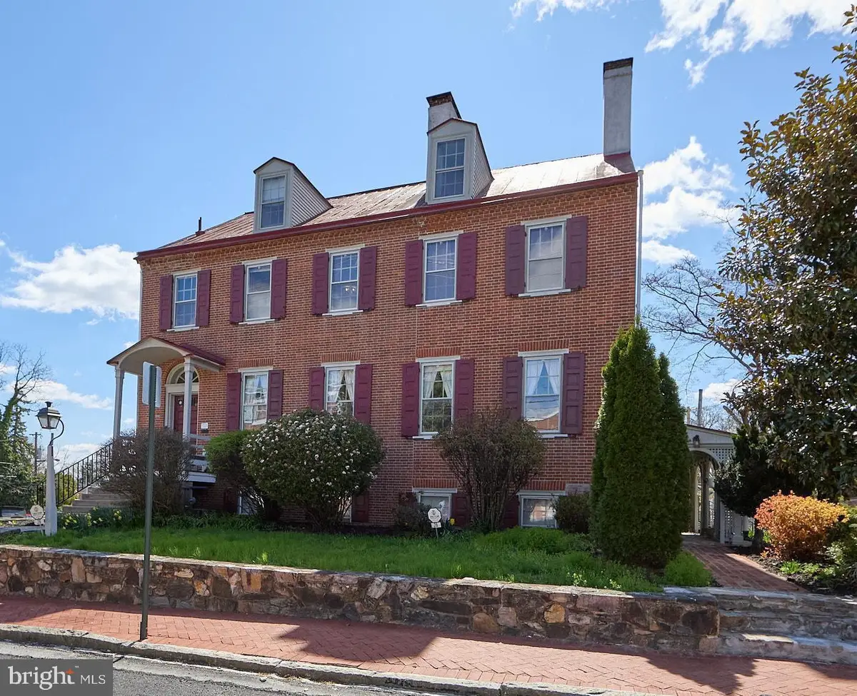 26 W Union St, West Chester, PA 19382 - #1
