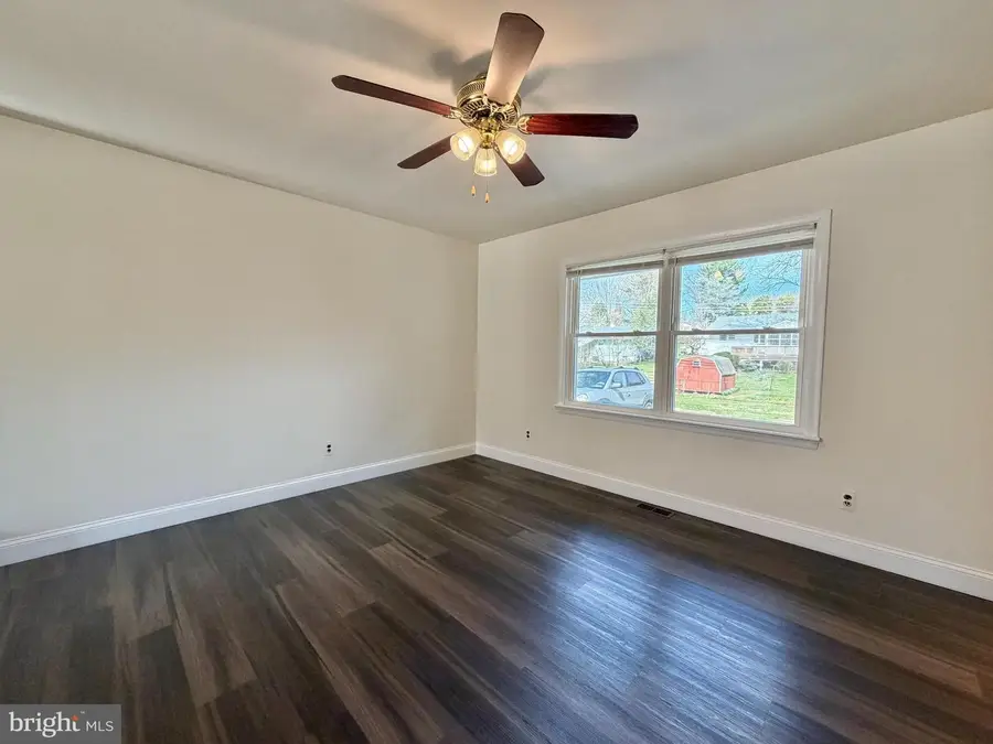 409 Sunset Dr, Downingtown, PA 19335 - #3