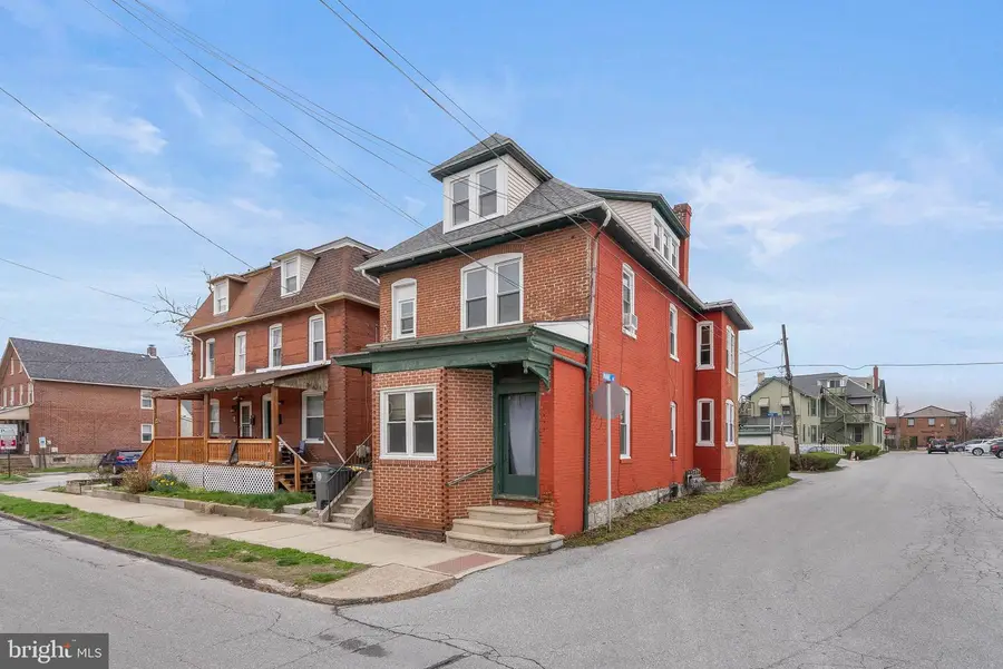 141 Washington Ave, Downingtown, PA 19335 - #2