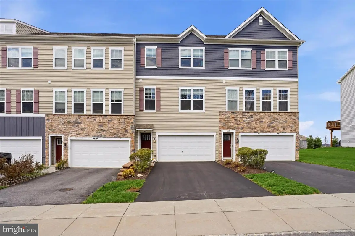 327 Dawson Pl, Downingtown, PA 19335 - #1