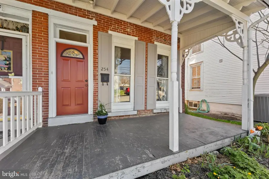 254 Chestnut St, Spring City, PA 19475 - #2