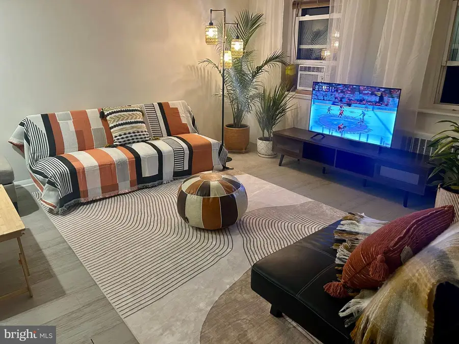 898 Woodlawn Ave, Phoenixville, PA 19460 - #2