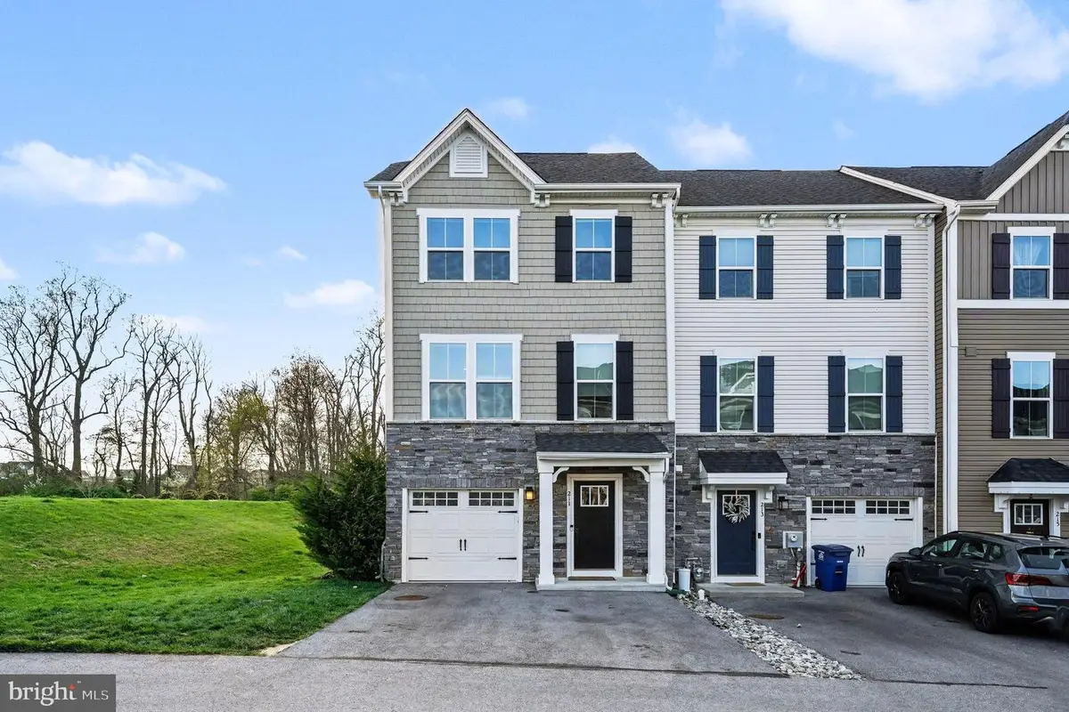 211 Sugar Maple Sq, Downingtown, PA 19335 - #1