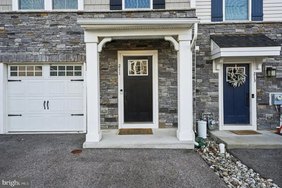 211 Sugar Maple Sq, Downingtown, PA 19335 - #2