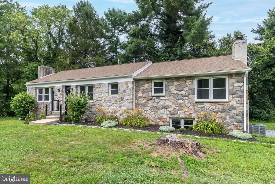 219 Stoney Run Rd, Spring City, PA 19475 - #2