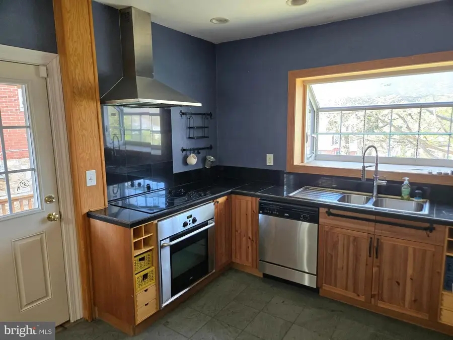 1019 Stirling St, Coatesville, PA 19320 - #2