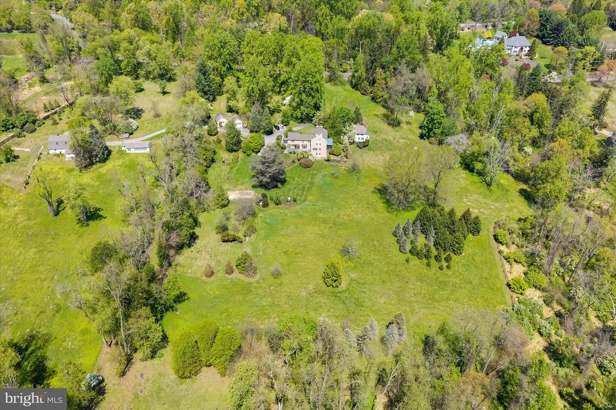 818 B Burrows Run Rd, Chadds Ford, PA 19317 - #1