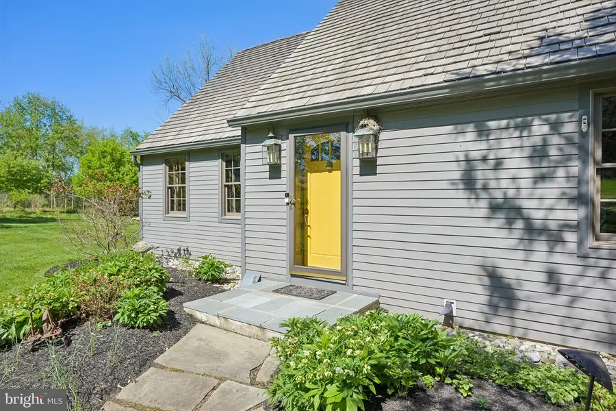 817 Sharon Cir, West Chester, PA 19382 - #2