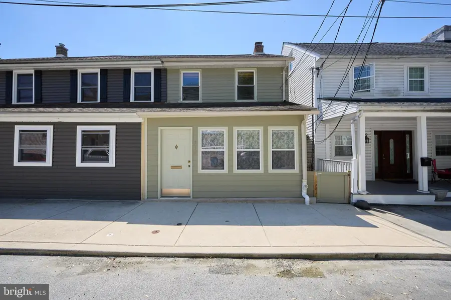 329 Front St, Parkesburg, PA 19365 - #3