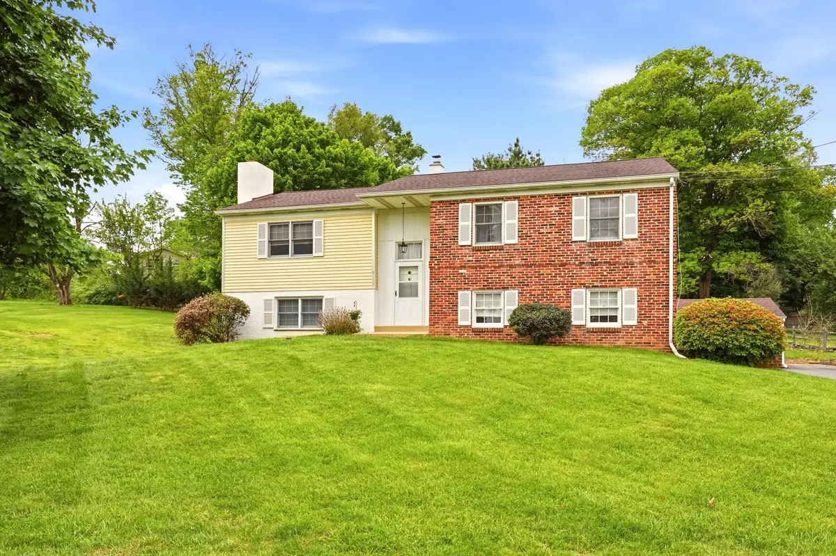 222 Coldstream Rd, Phoenixville, PA 19460 - #1