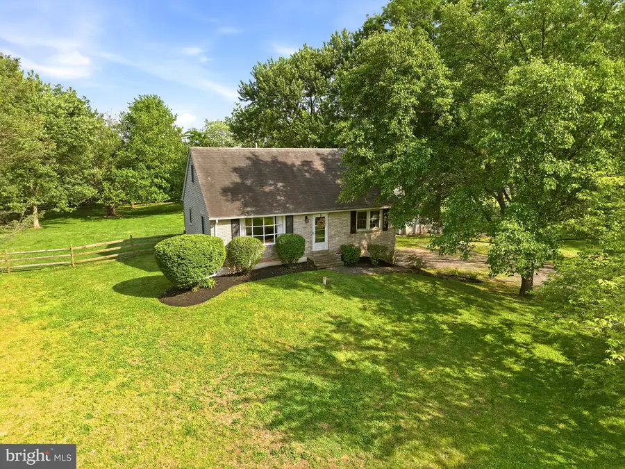 60 Roberts Cir, Pottstown, PA 19465 - #2