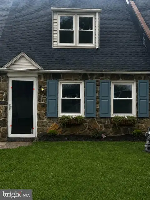 885 Woodlawn Ave, Phoenixville, PA 19460 - #1