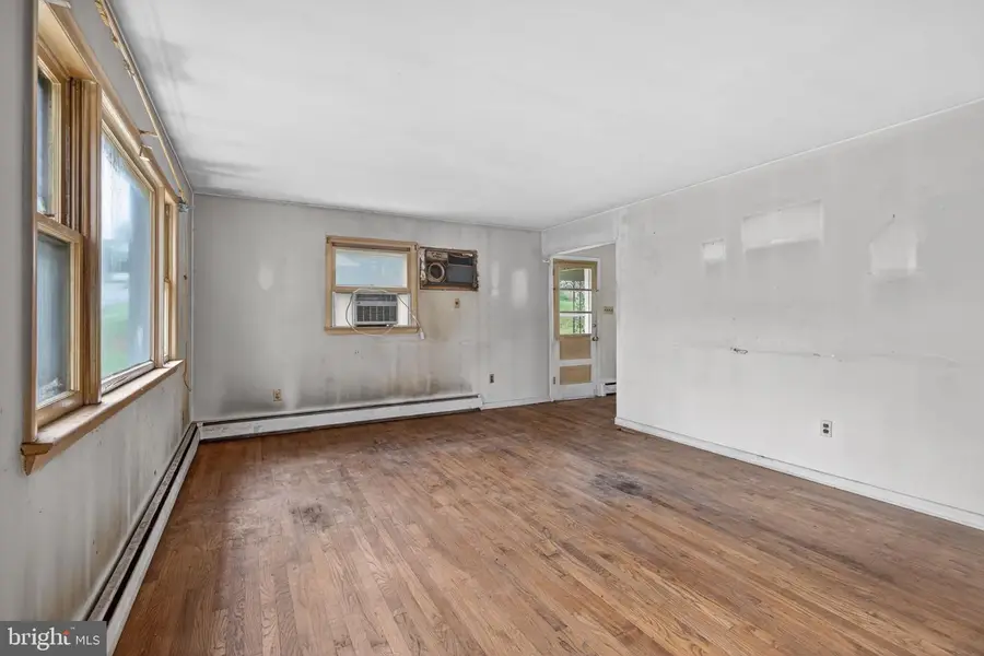 135 Pikeland Ave, Spring City, PA 19475 - #3