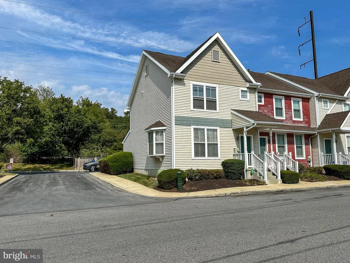 901 Merchant St, Coatesville, PA 19320 - #1