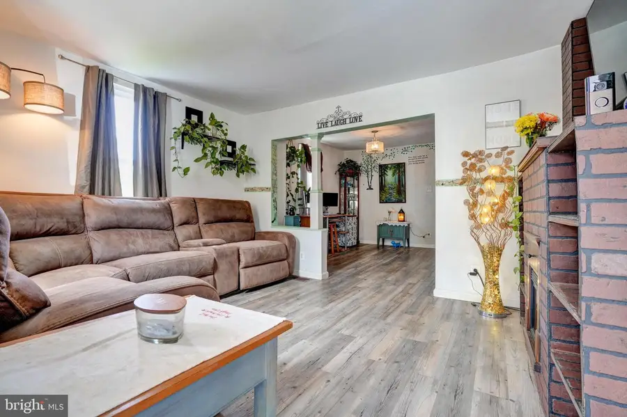 231 William St, Downingtown, PA 19335 - #2