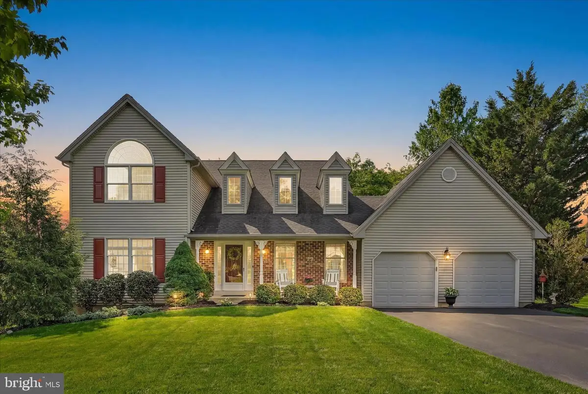 214 Mill Pond Dr, Exton, PA 19341 - #1