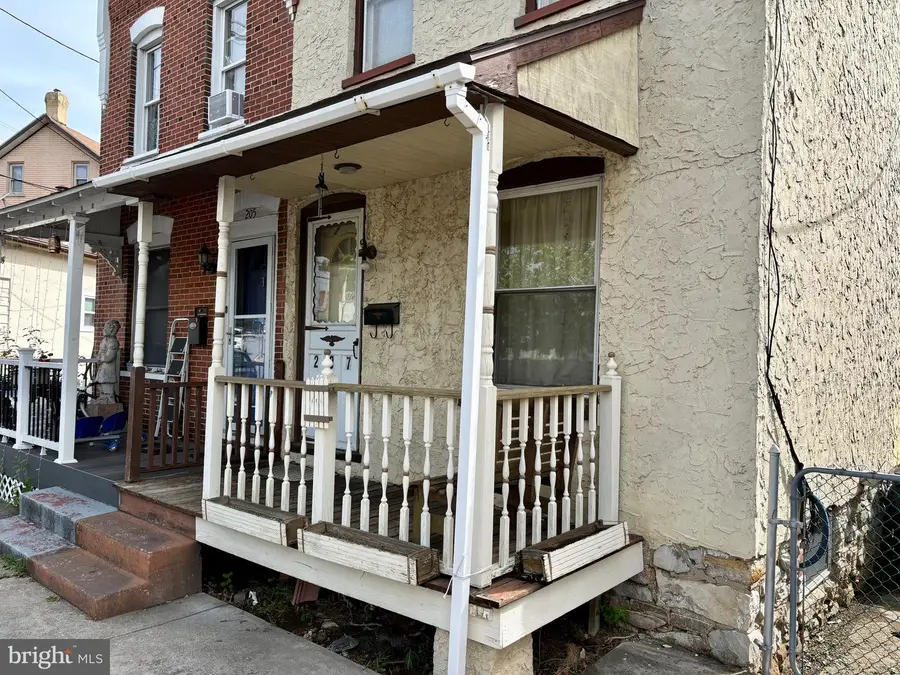 207 Chestnut St, Downingtown, PA 19335 - #3