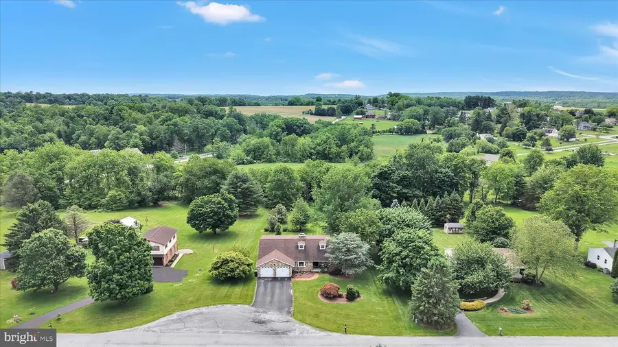 100 Lakeview Dr, Elverson, PA 19520 - #2