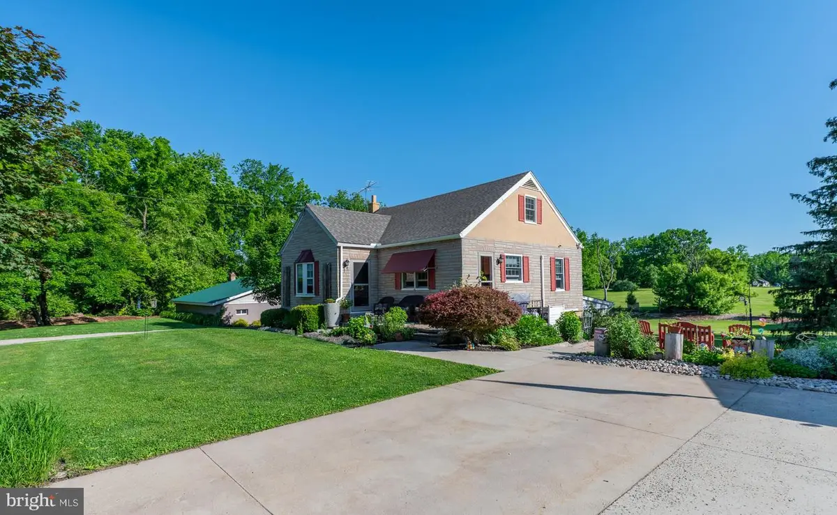 273 Pearl St, Pottstown, PA 19465 - #1