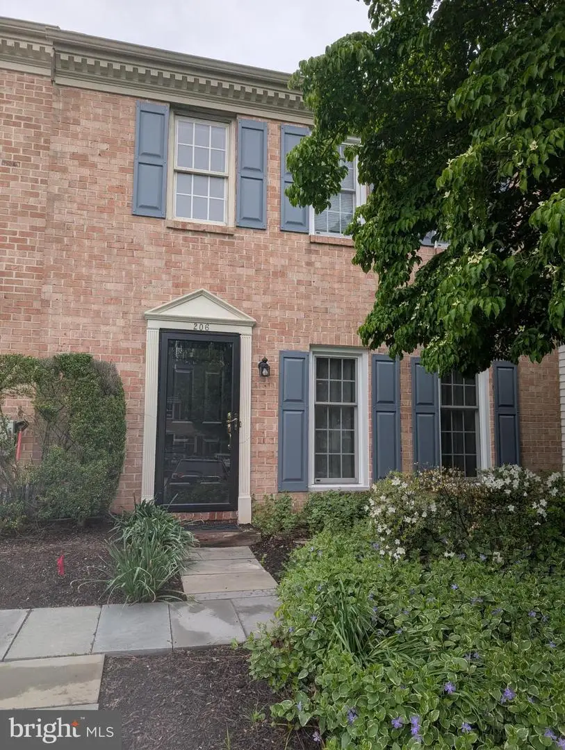 206 Tinker Dr, Chester Springs, PA 19425 - #1