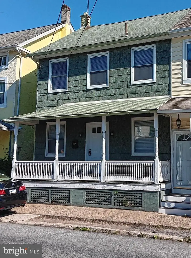 357 Emmett St, Phoenixville, PA 19460 - #1