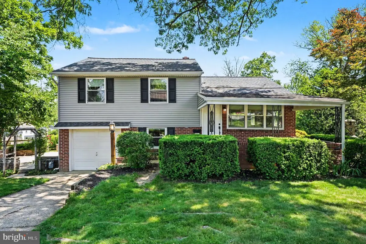 529 Columbia Ave, Phoenixville, PA 19460 - #1