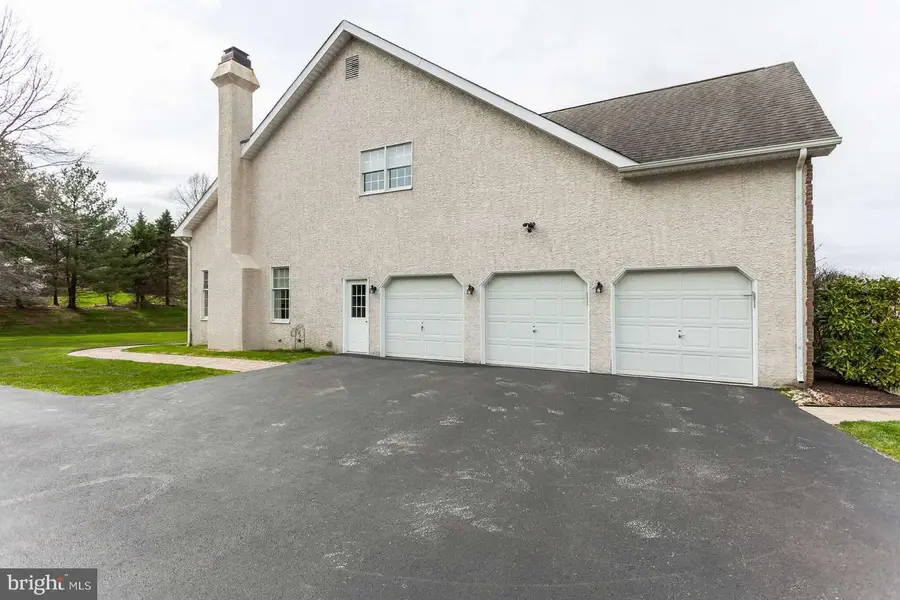 2069 Saint Andrews Dr, Berwyn, PA 19312 - #3