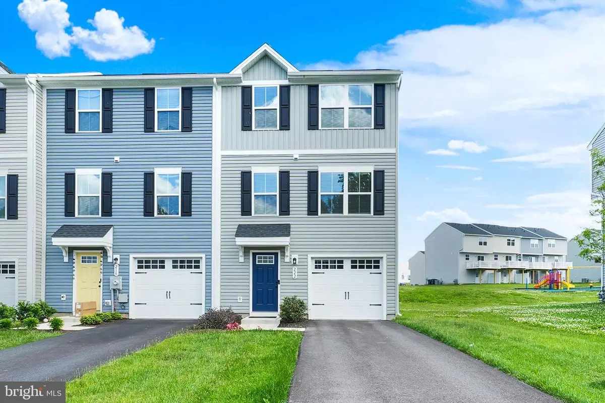 222 Hamilton Ln, Coatesville, PA 19320 - #1