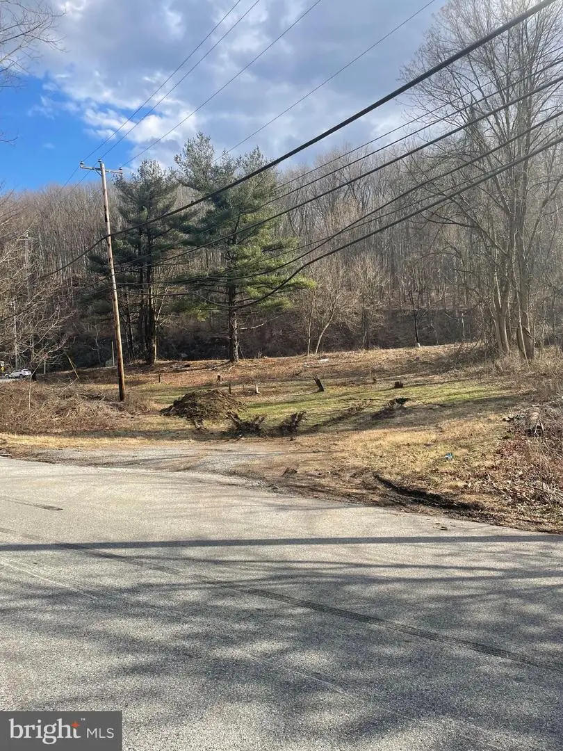 1001 Manor Rd, Coatesville, PA 19320 - #2