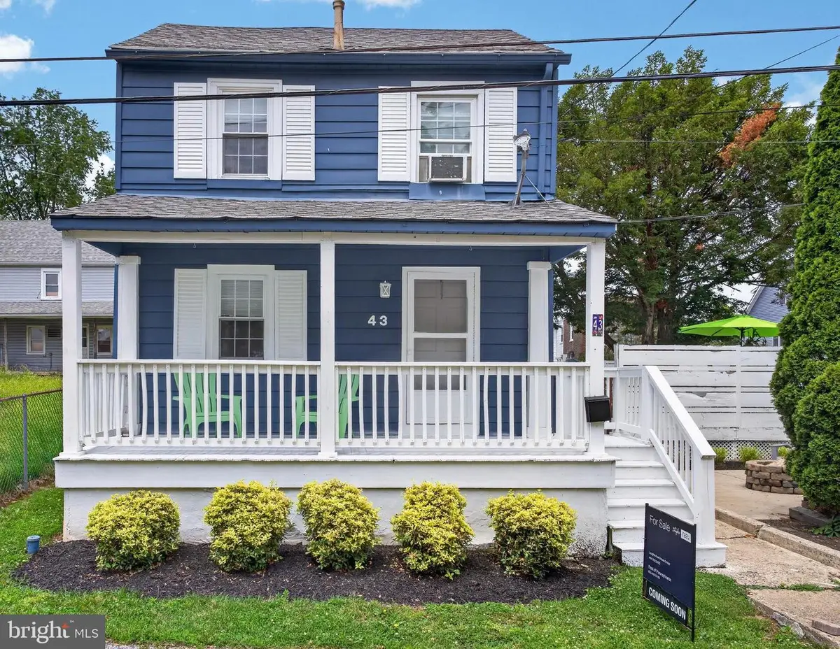 43 Oak St, Phoenixville, PA 19460 - #1
