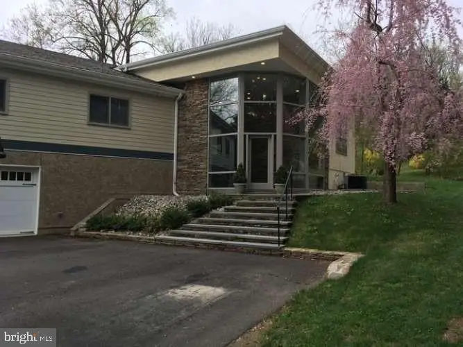 215 Oakwood Ln, Phoenixville, PA 19460 - #1