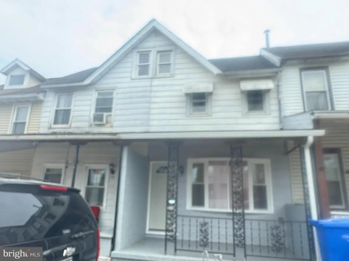 204 Grant St, Parkesburg, PA 19365 - #1