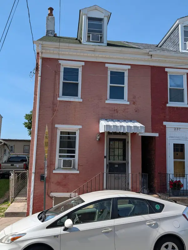 239 Hall St, PHOENIXVILLE, PA 19460
