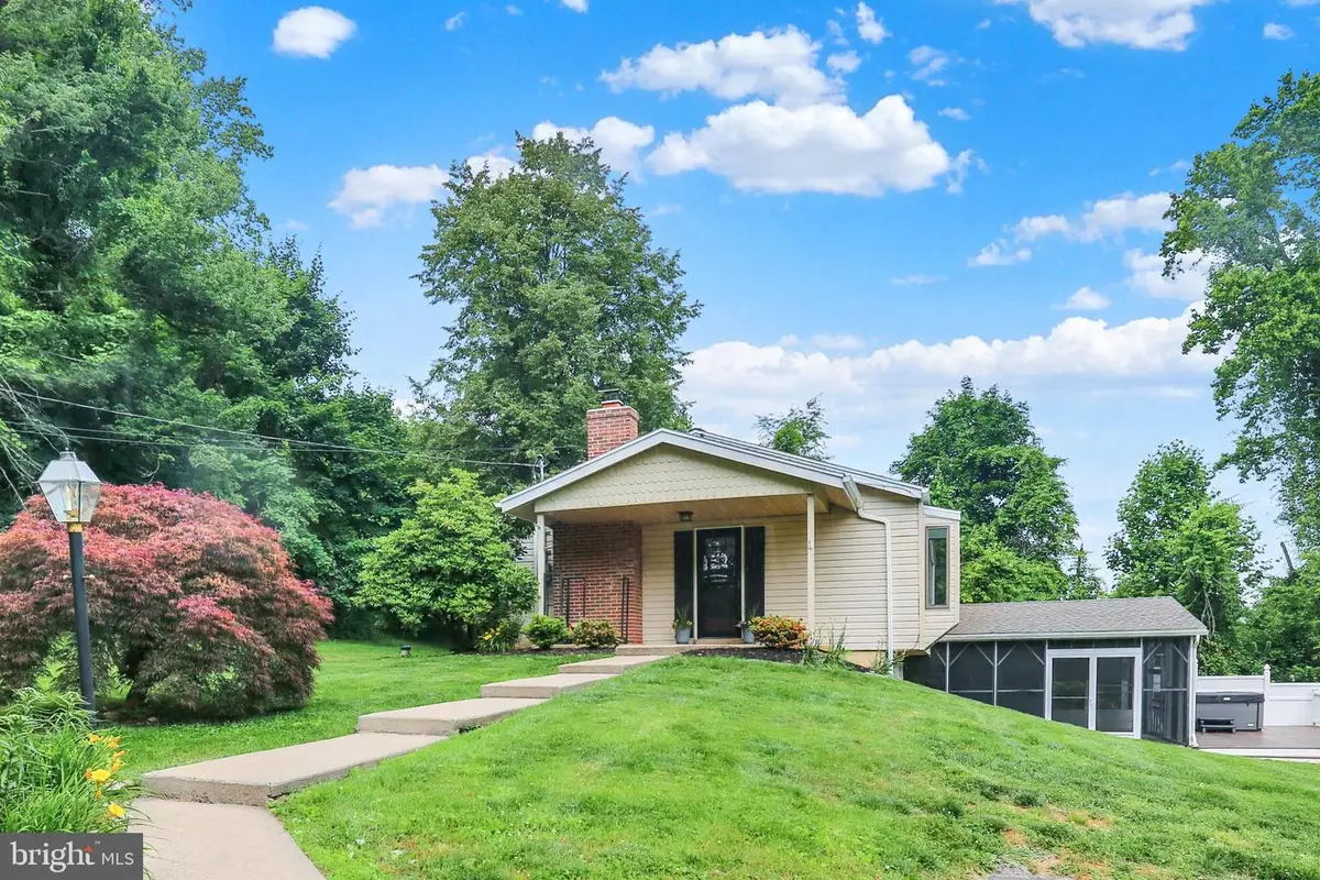 851 Cadmus Rd, Pottstown, PA 19465 - #1