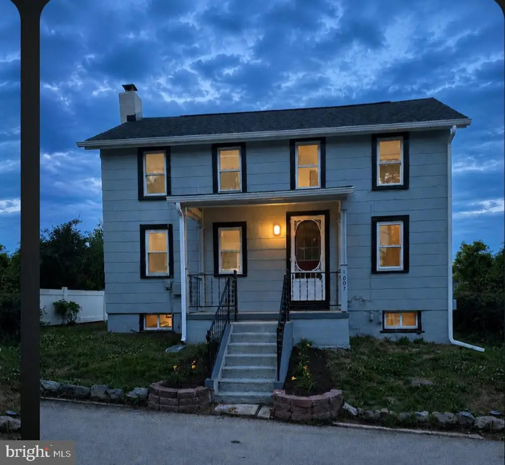 1007 Livingston Ave, Phoenixville, PA 19460 - #1