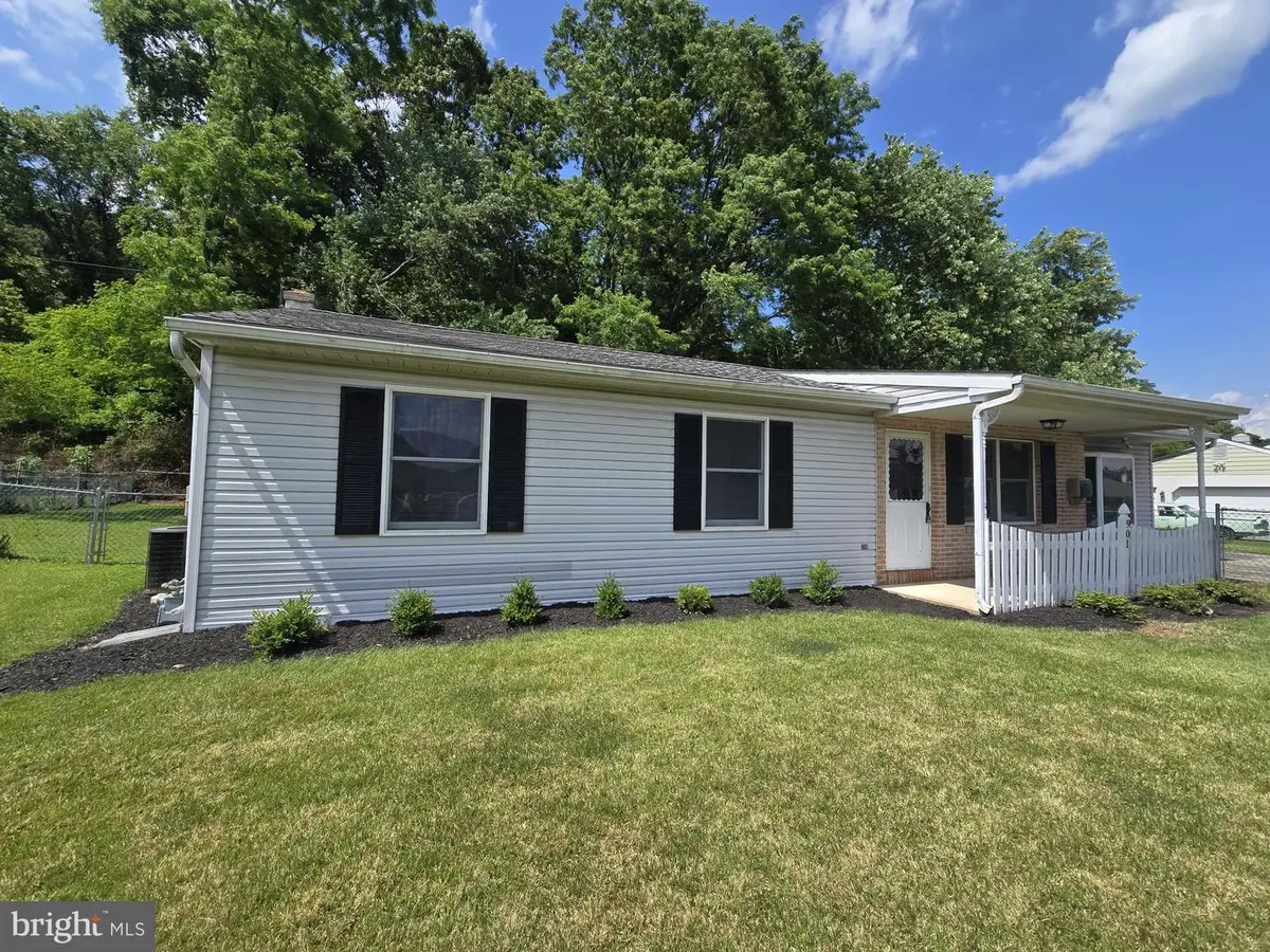 901 Charles St, Coatesville, PA 19320 - #1