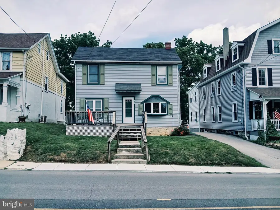 219 E South St, Kennett Square, PA 19348 - #2