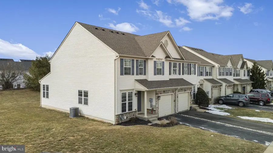 192 S Savanna Dr, Pottstown, PA 19465 - #2