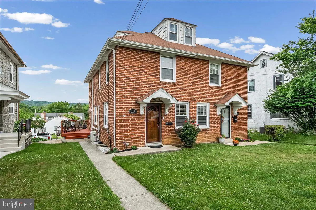 337 W Pennsylvania Ave, Downingtown, PA 19335 - #1