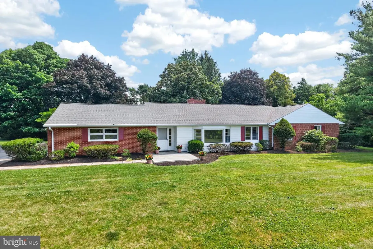 555 Country Club Rd, Coatesville, PA 19320 - #1