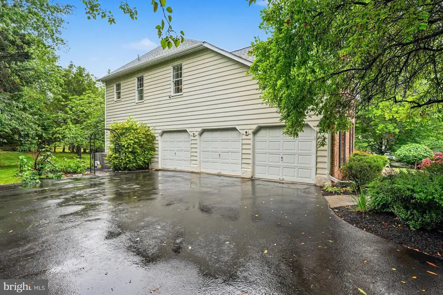 183 Pembrooke Cir, Phoenixville, PA 19460 - #2
