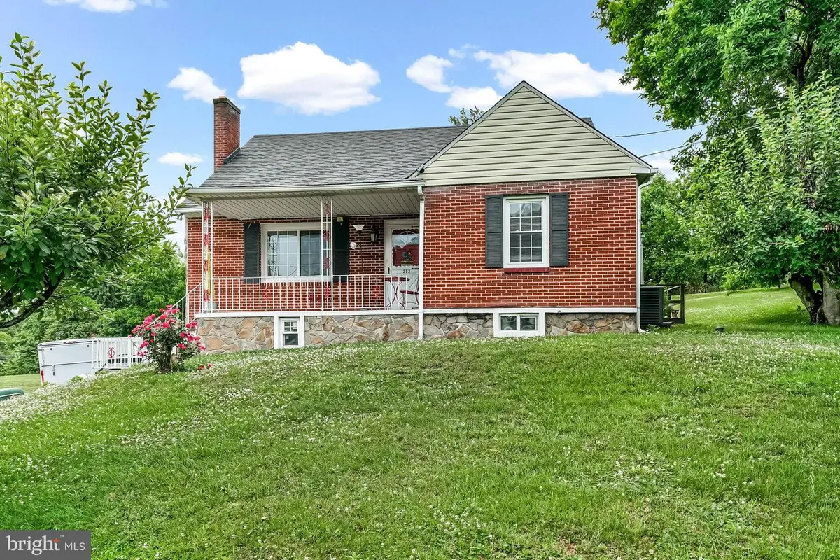 253 N Guernsey Rd, West Grove, PA 19390 - #1